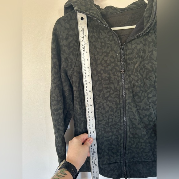 Lululemon Scuba Hoodie 365 Camo Dark Olive Black Womens Size 8 - Picture 7 of 11